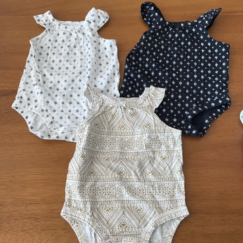 3 Pack Carter’s Onesie 3 months